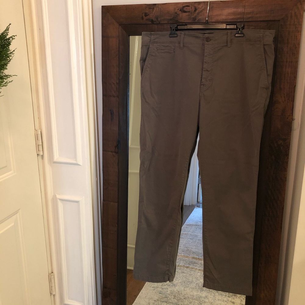 American Eagle Chinos
